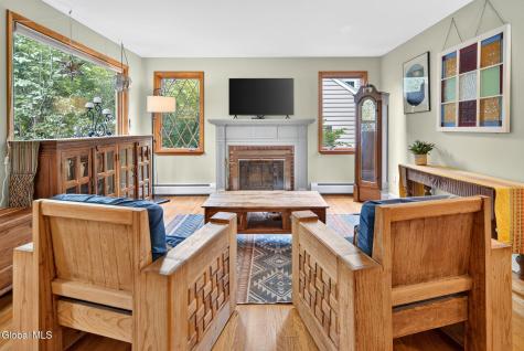 1528 Regent Street Niskayuna NY 12309