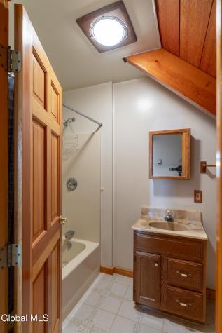 2 Cesta Lane Troy NY 12180