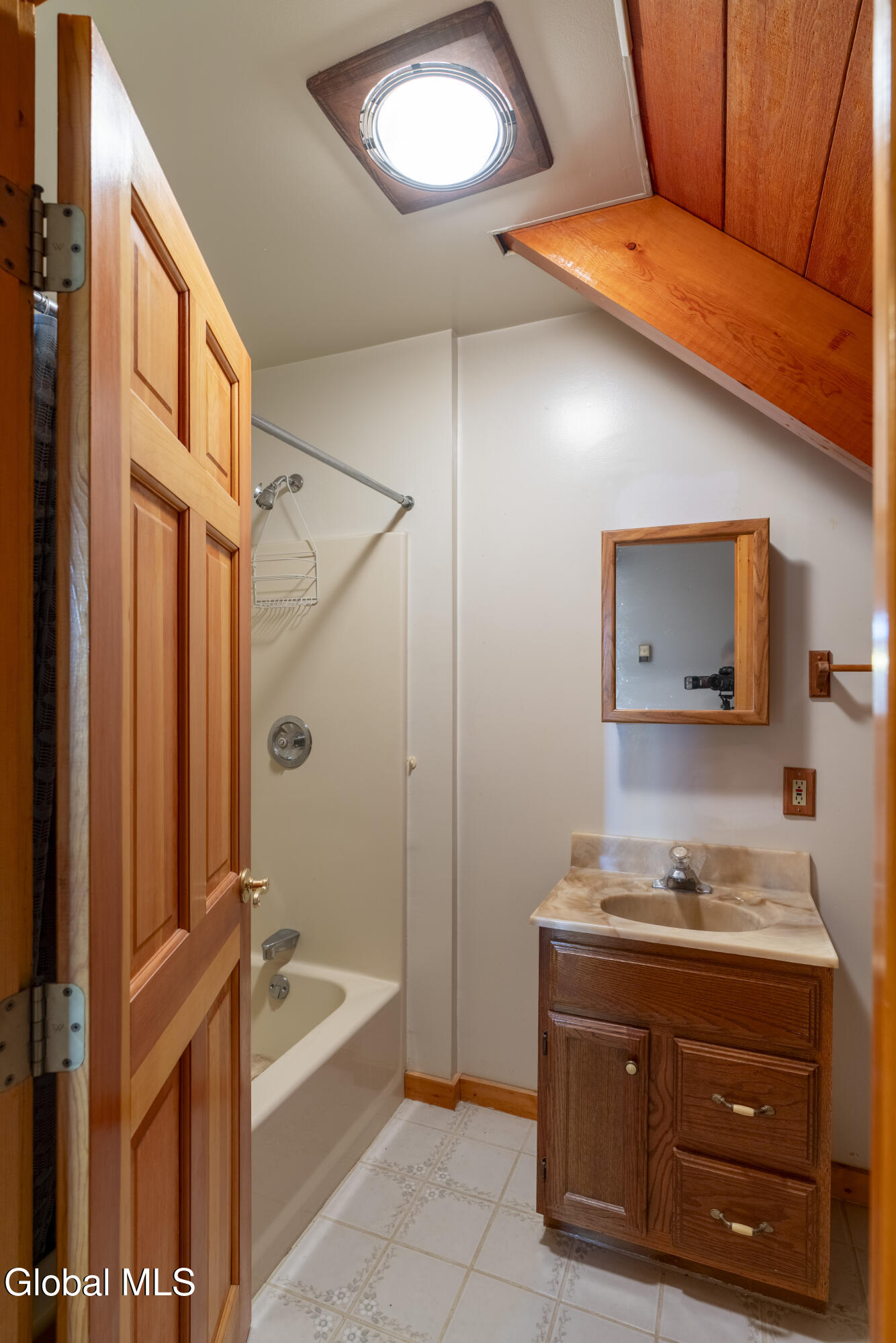 2 Cesta Lane Troy NY 12180
