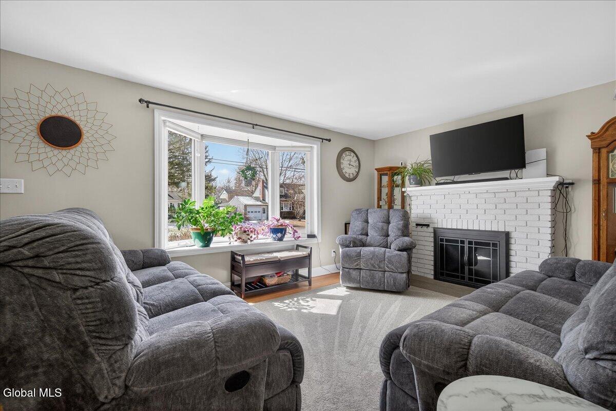 19 Fredericks Road Glenville NY 12302
