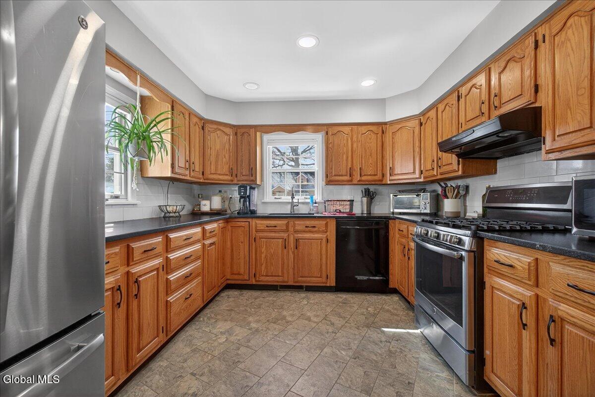 19 Fredericks Road Glenville NY 12302