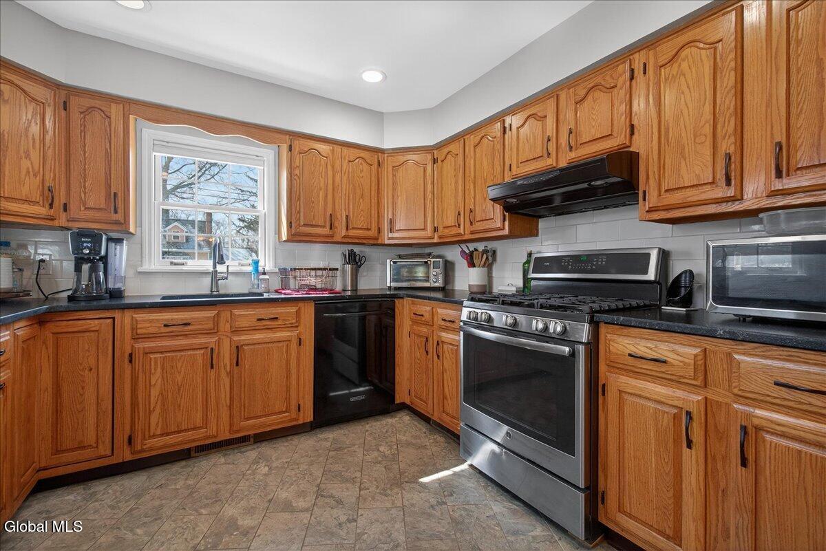 19 Fredericks Road Glenville NY 12302