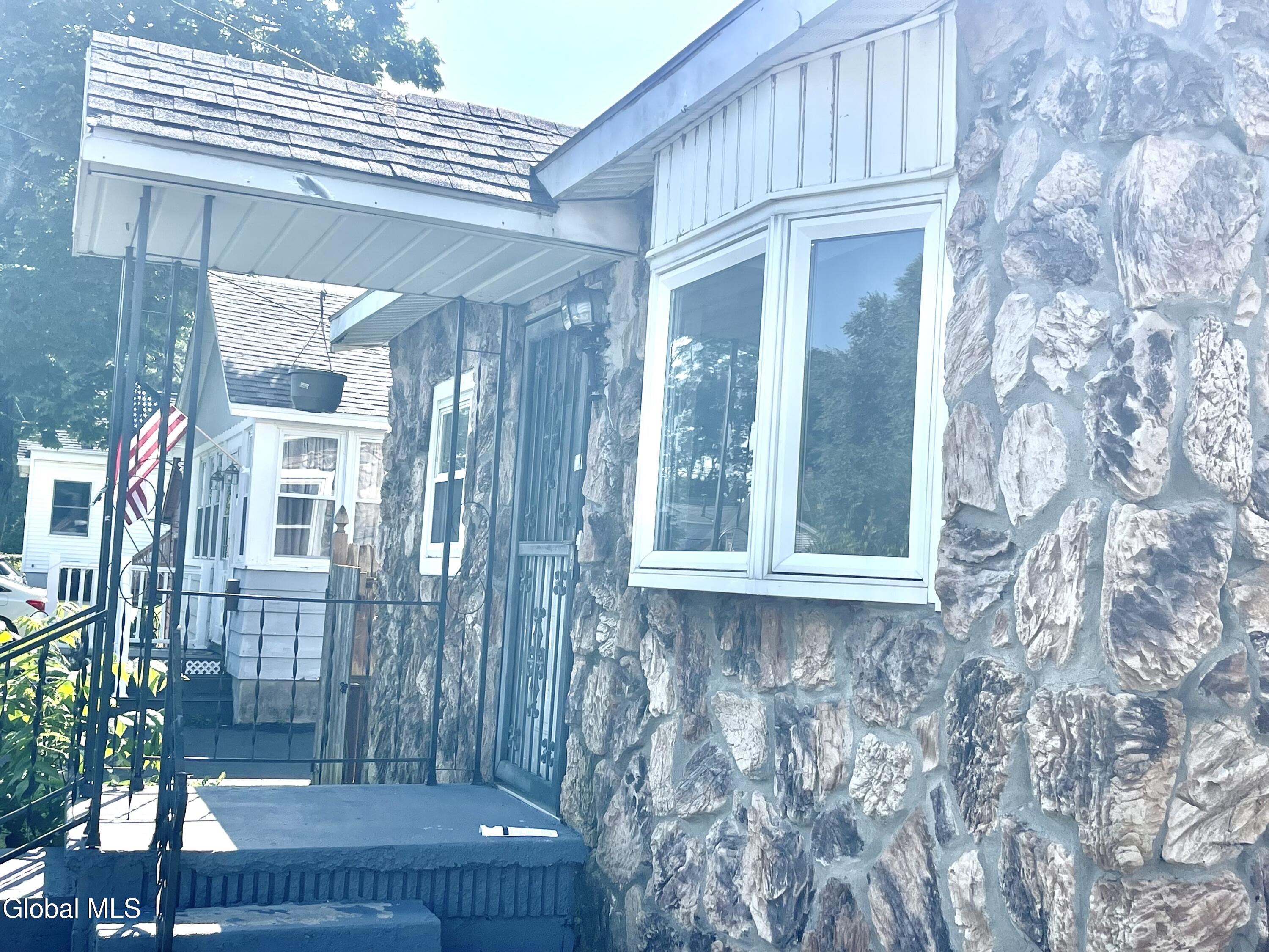60 Woodlawn Street Rotterdam NY 12306