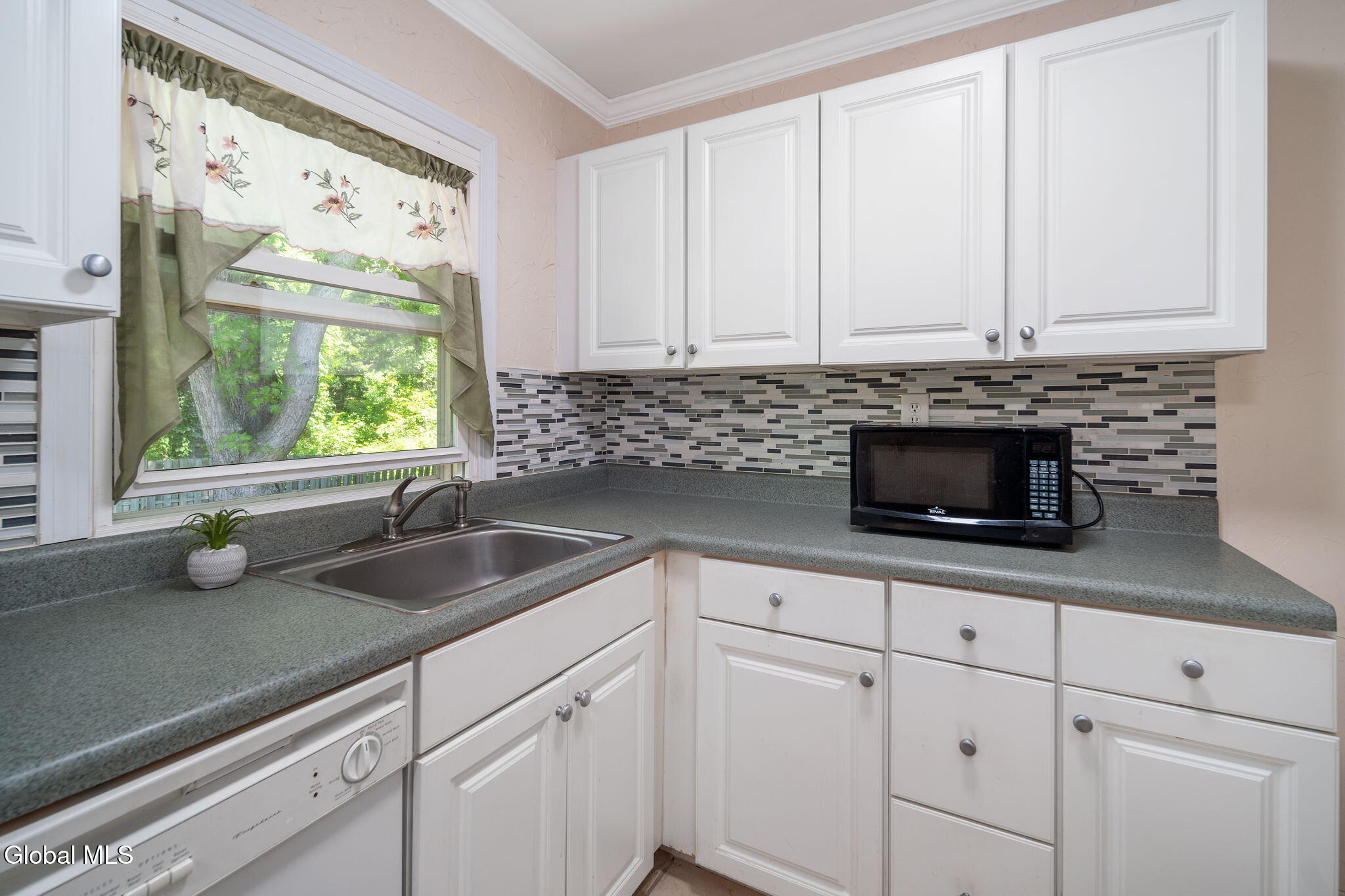 39 E Fernbank Avenue Delmar NY 12054
