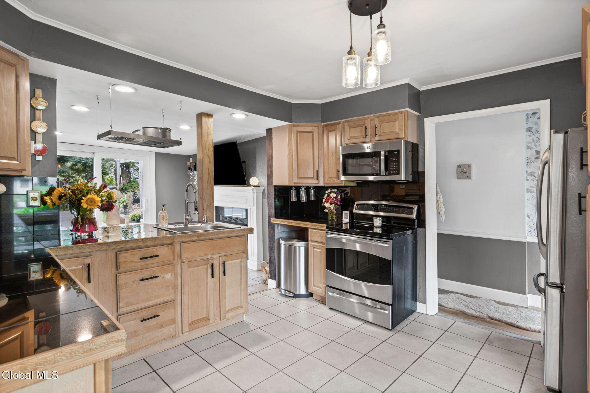 1048 Spry Lane Rotterdam NY 12303