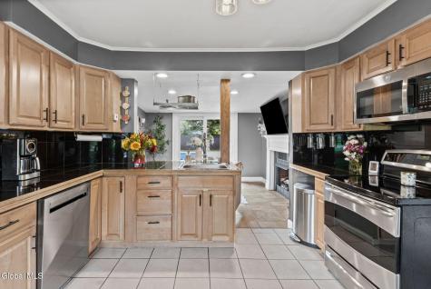 1048 Spry Lane Rotterdam NY 12303