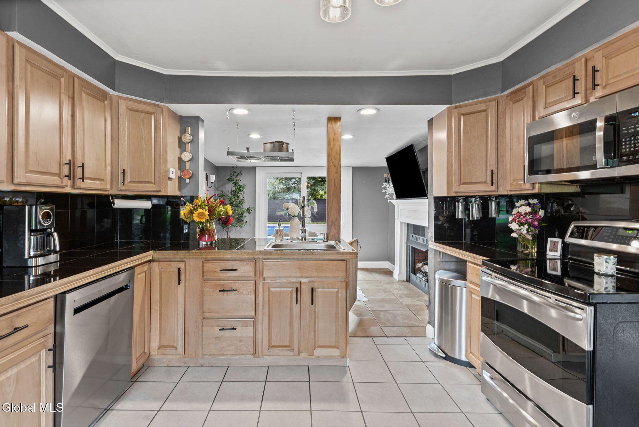1048 Spry Lane Rotterdam NY 12303