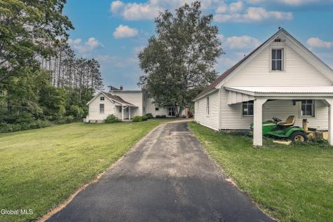 1022 W Galway Road Hagaman NY 12086