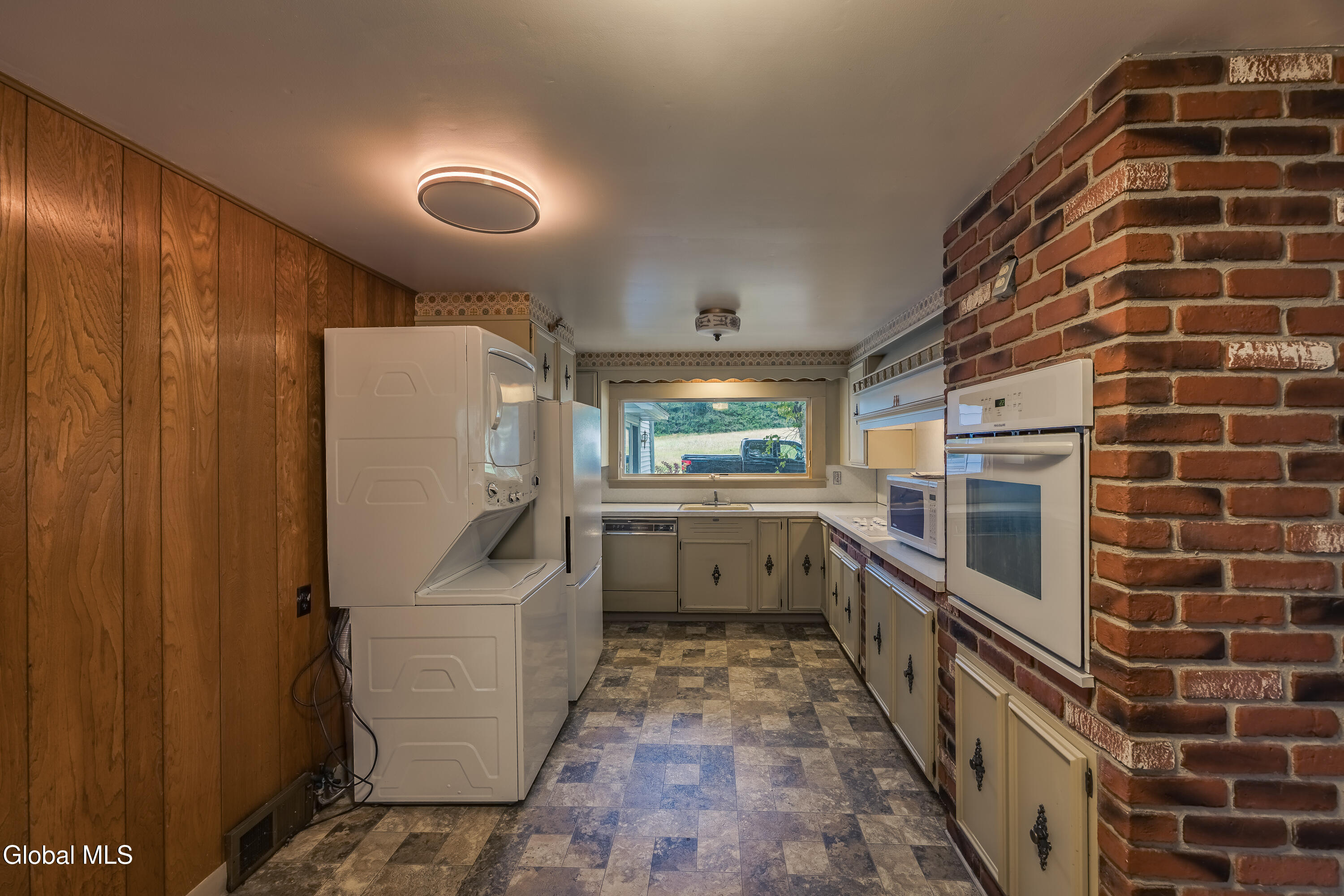 1022 W Galway Road Hagaman NY 12086