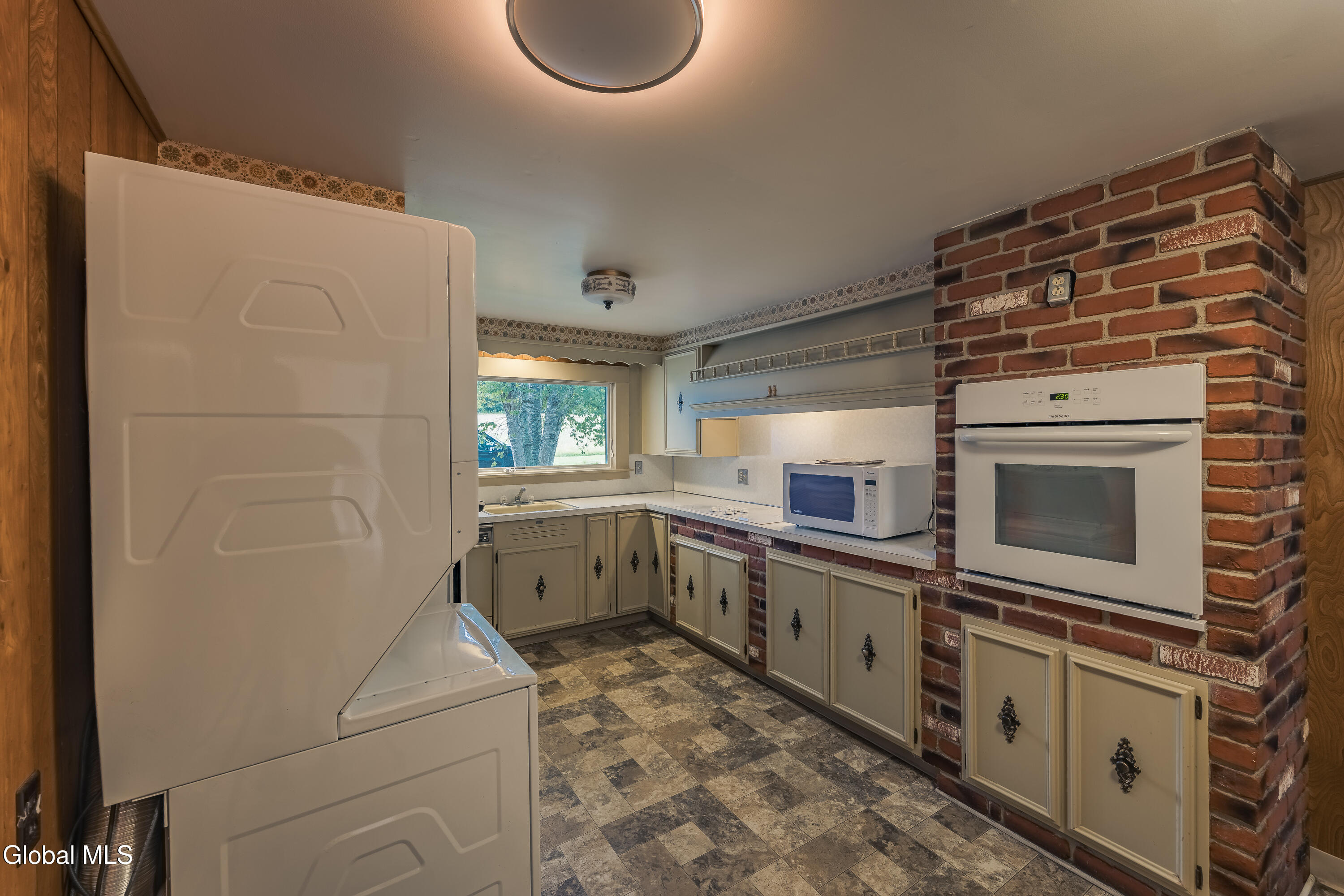 1022 W Galway Road Hagaman NY 12086