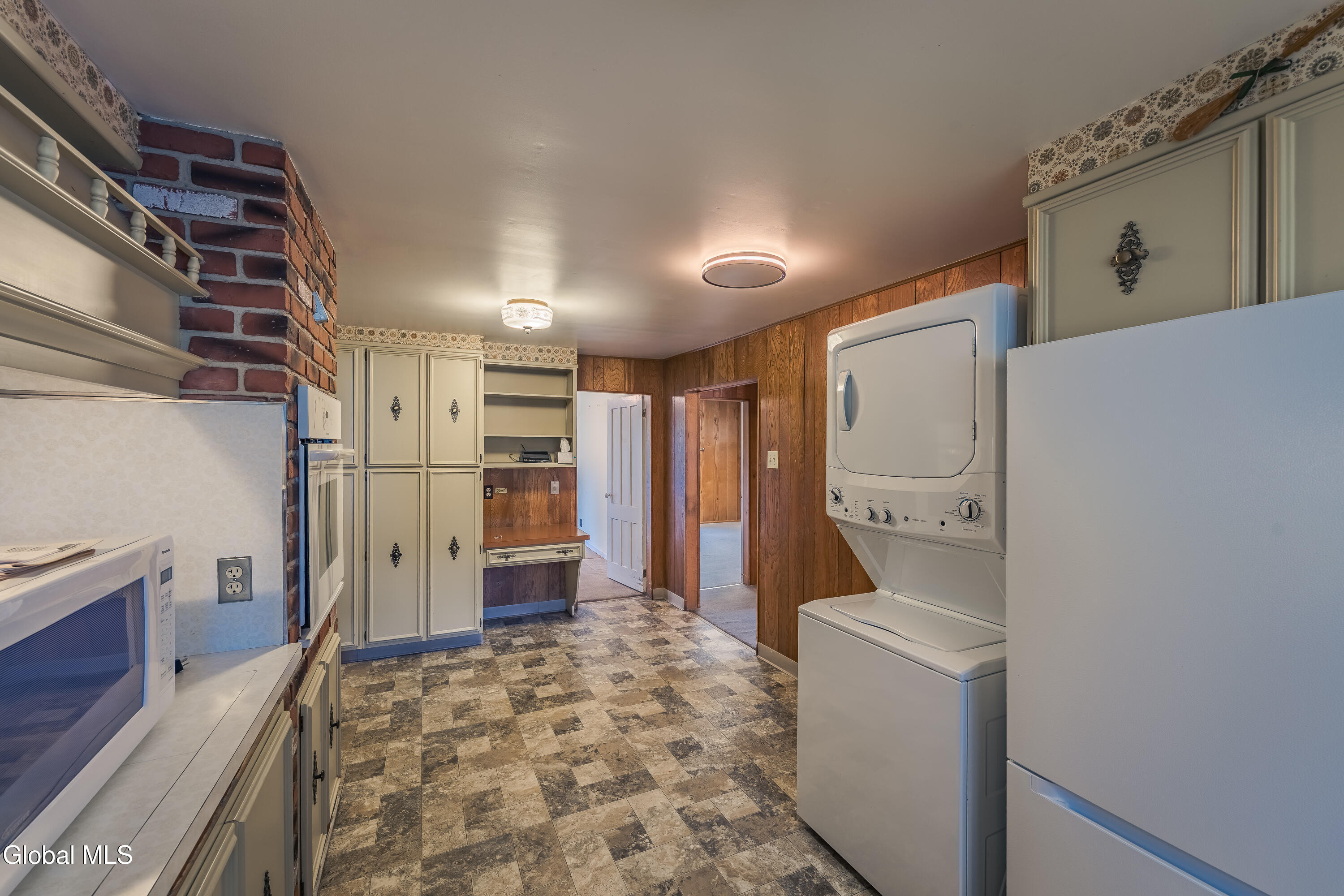 1022 W Galway Road Hagaman NY 12086