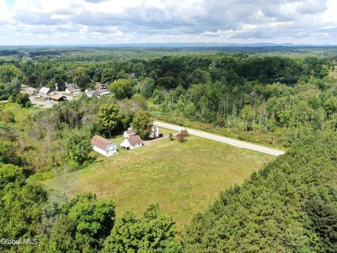1022 W Galway Road Hagaman NY 12086