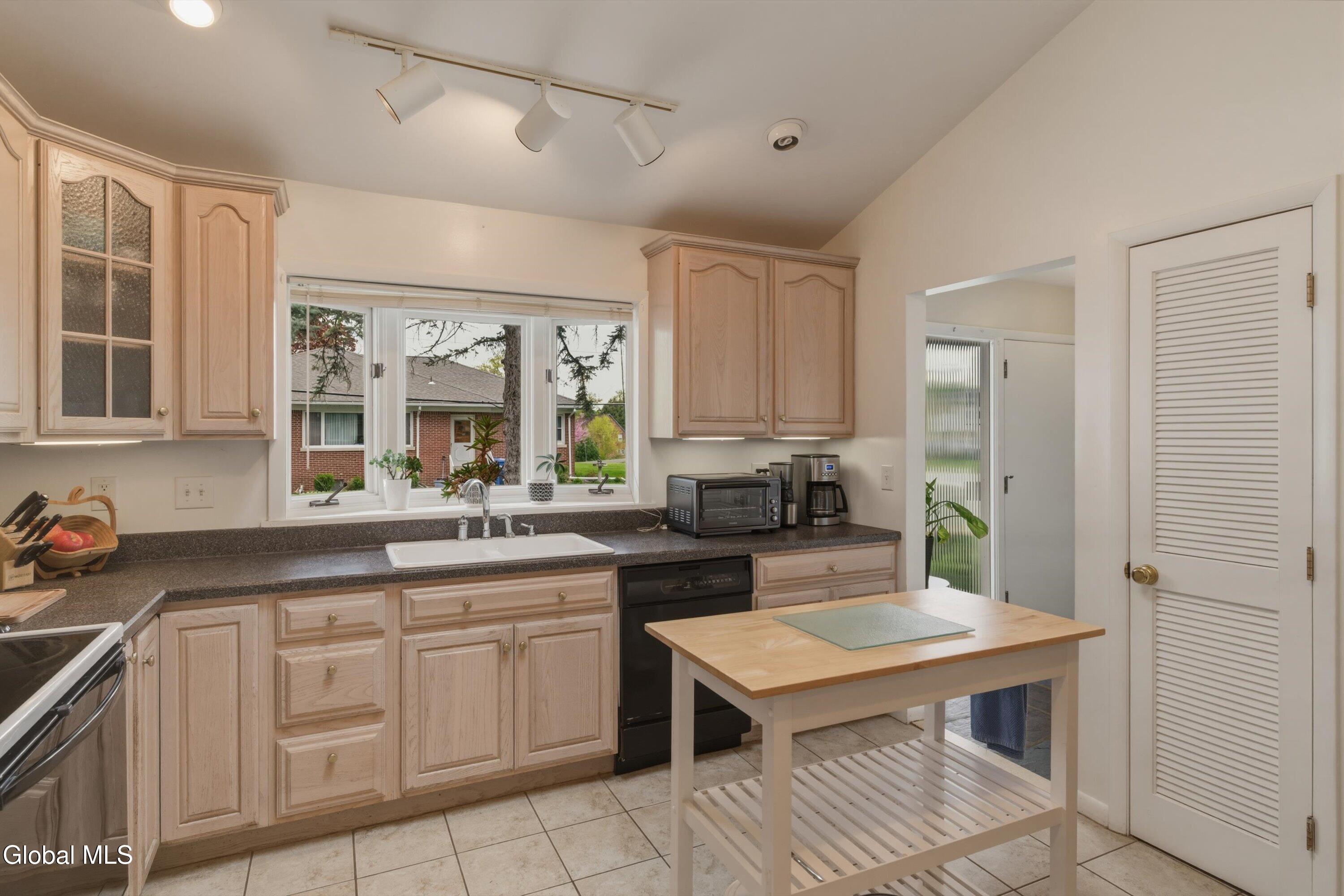 42 Kakely Street Albany NY 12208