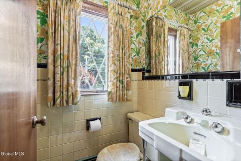 25 Van Dyke Avenue Amsterdam NY 12010