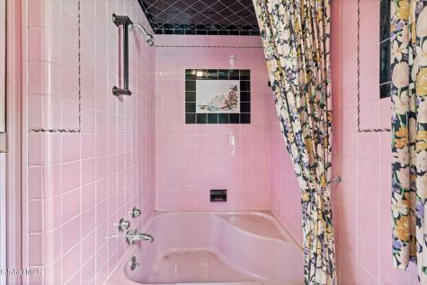 25 Van Dyke Avenue Amsterdam NY 12010