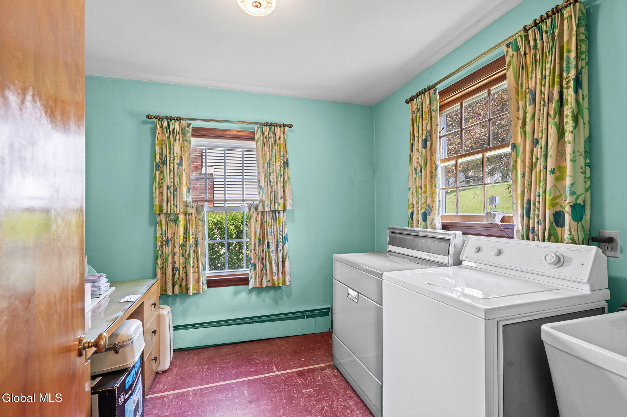 25 Van Dyke Avenue Amsterdam NY 12010