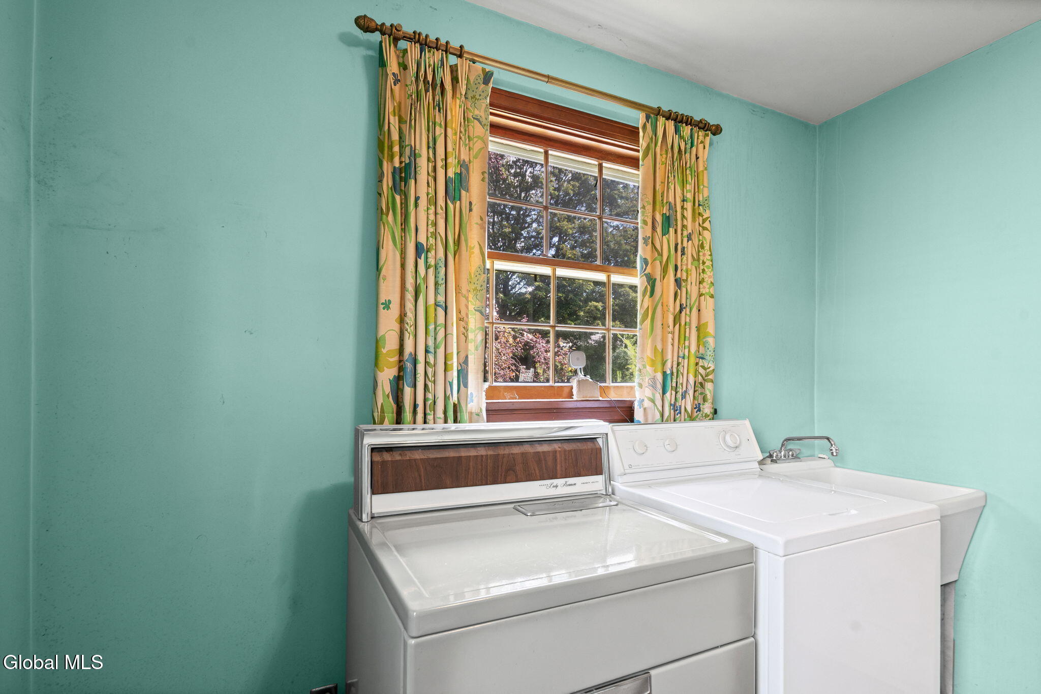 25 Van Dyke Avenue Amsterdam NY 12010