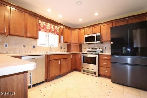 8 Spruce Street Clifton Park NY 12065