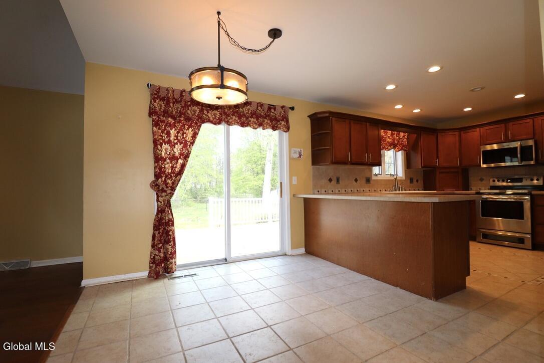 8 Spruce Street Clifton Park NY 12065