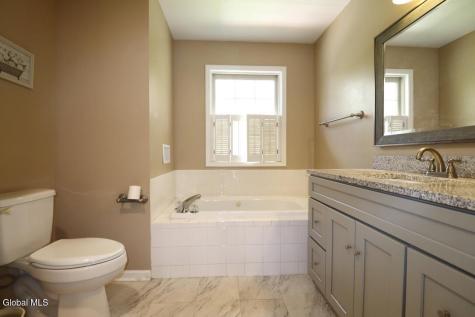 8 Spruce Street Clifton Park NY 12065