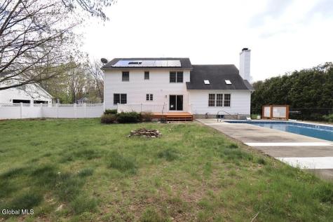 8 Spruce Street Clifton Park NY 12065