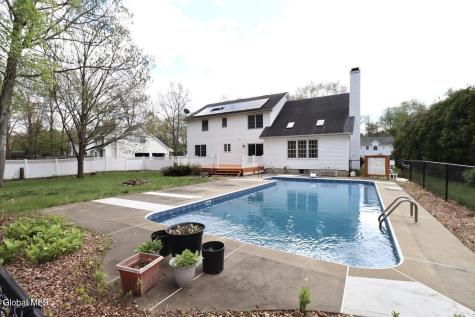 8 Spruce Street Clifton Park NY 12065