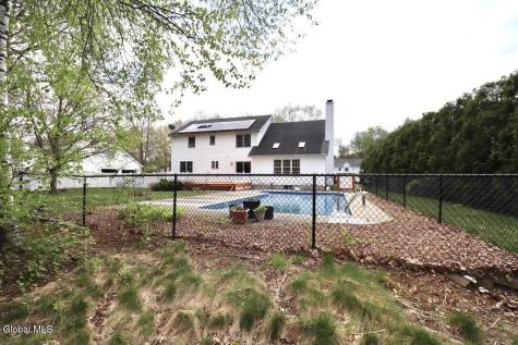 8 Spruce Street Clifton Park NY 12065