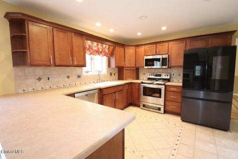 8 Spruce Street Clifton Park NY 12065