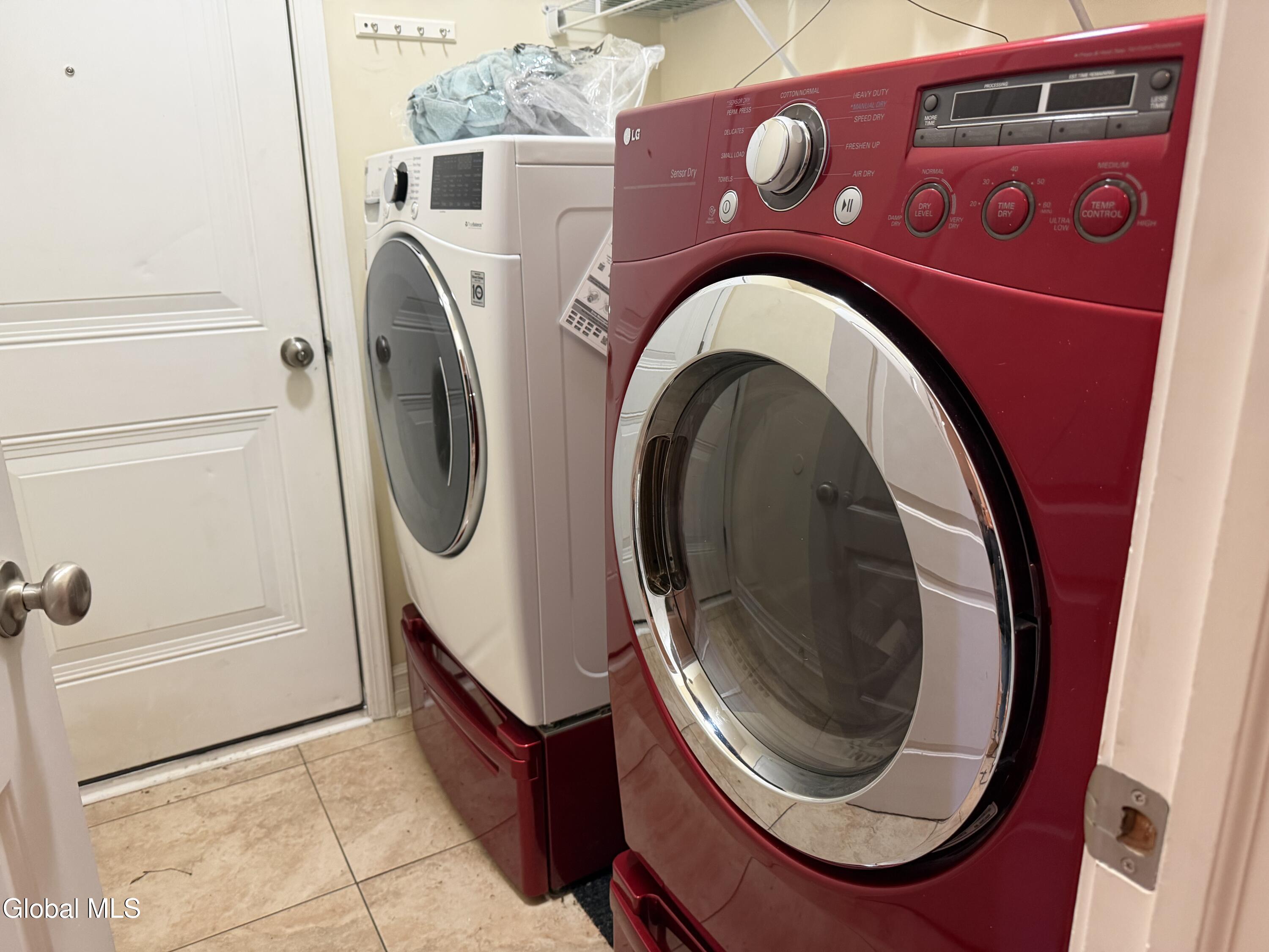 902 Shardon Court Schenectady NY 12306