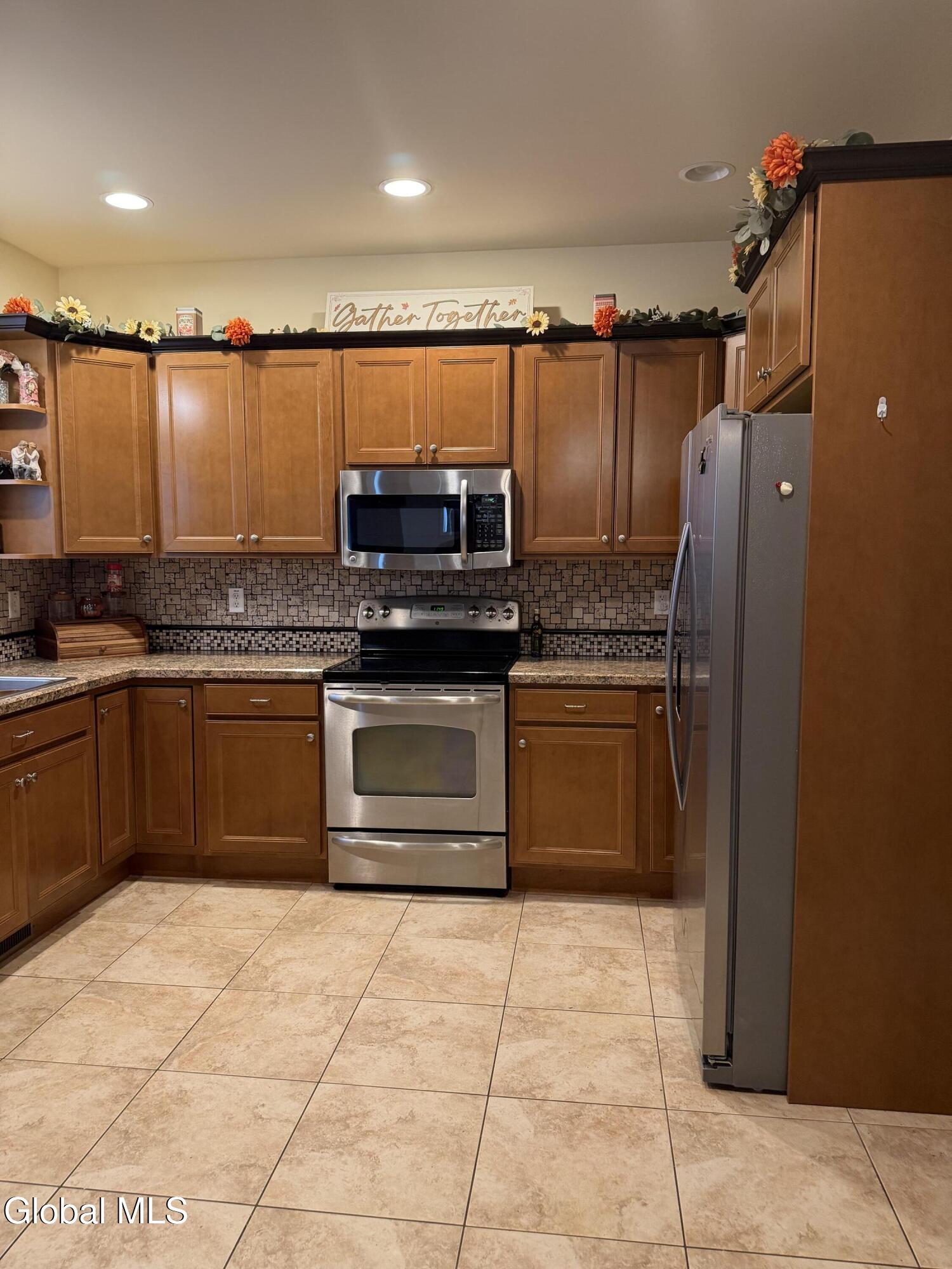 902 Shardon Court Schenectady NY 12306
