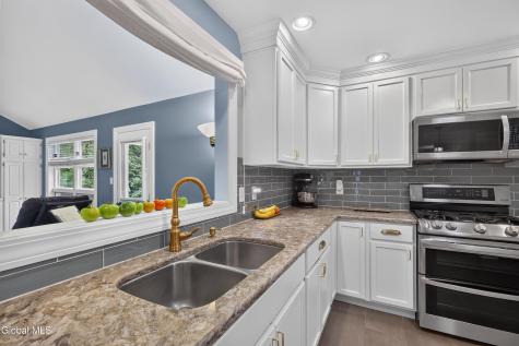 21 Park Place Delmar NY 12054