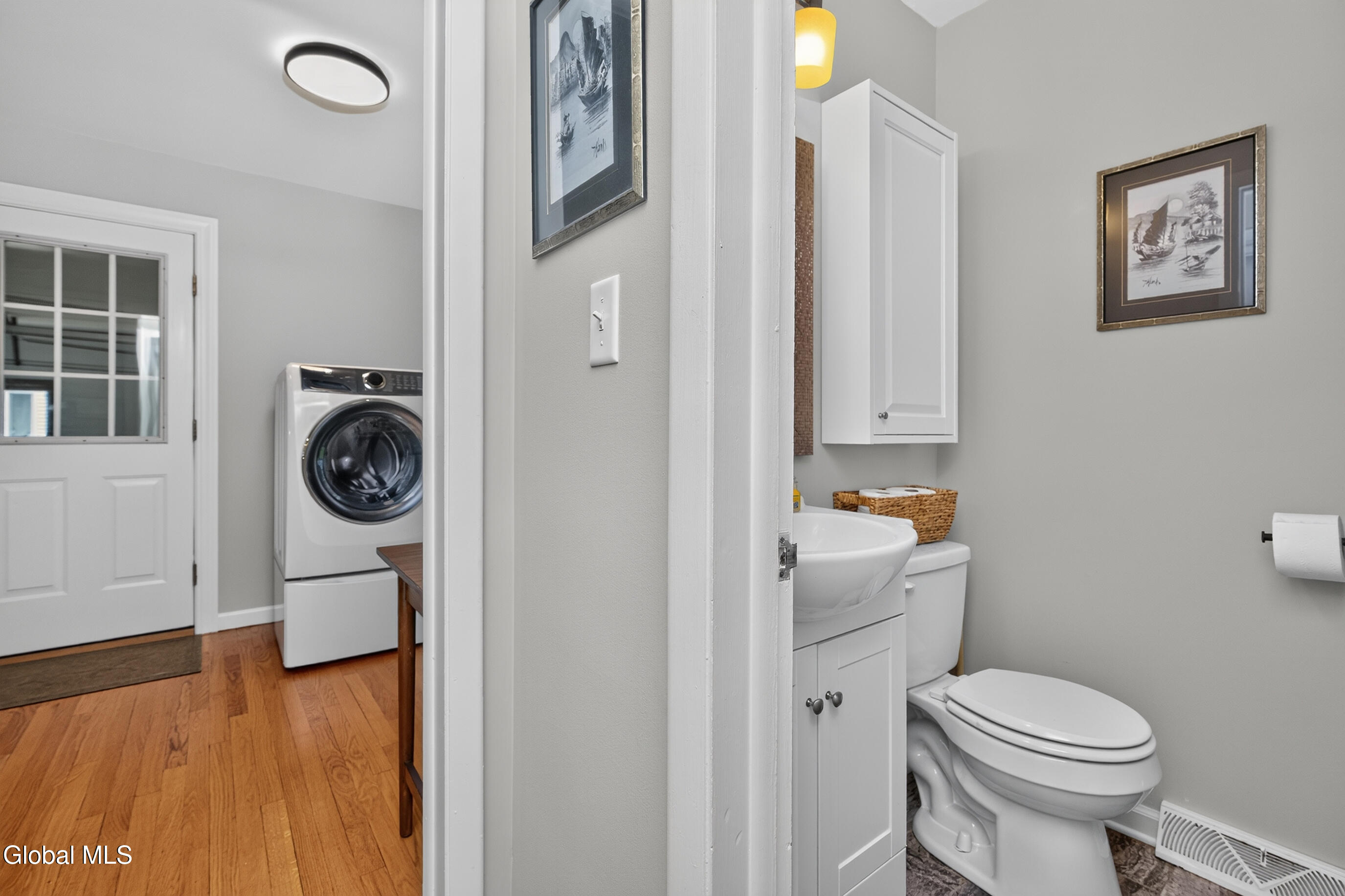21 Park Place Delmar NY 12054