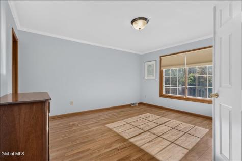 39 Victoria Way Albany NY 12209