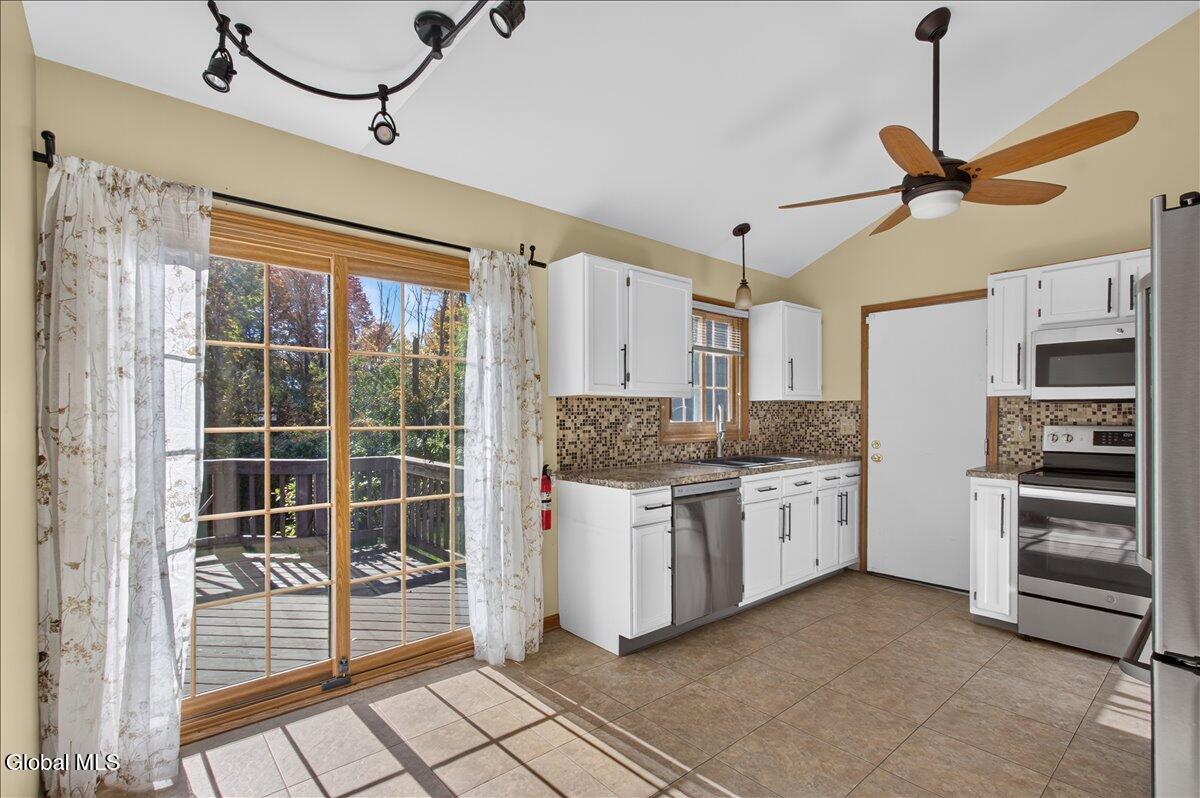 39 Victoria Way Albany NY 12209