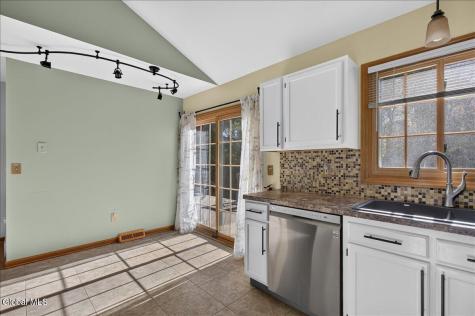 39 Victoria Way Albany NY 12209
