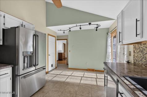39 Victoria Way Albany NY 12209