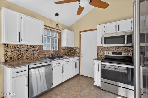 39 Victoria Way Albany NY 12209