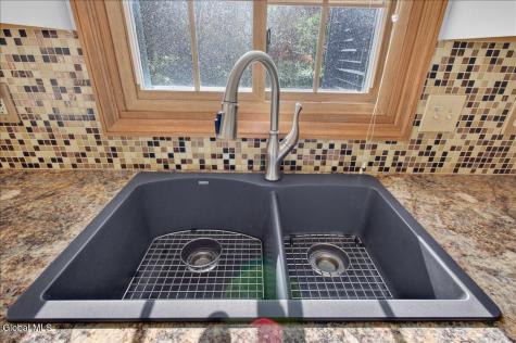39 Victoria Way Albany NY 12209
