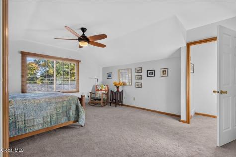 39 Victoria Way Albany NY 12209