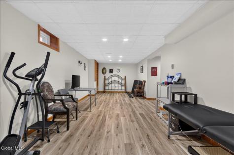 39 Victoria Way Albany NY 12209