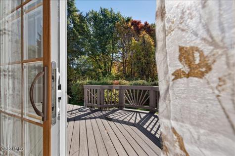 39 Victoria Way Albany NY 12209