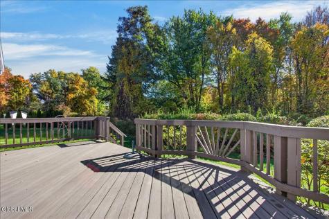 39 Victoria Way Albany NY 12209