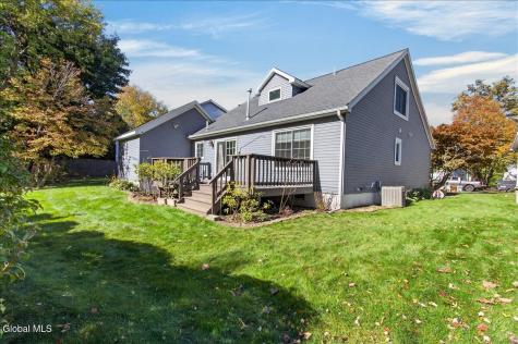 39 Victoria Way Albany NY 12209