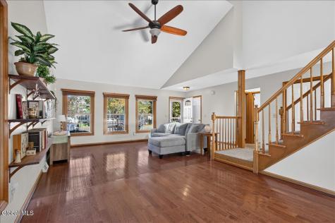 39 Victoria Way Albany NY 12209