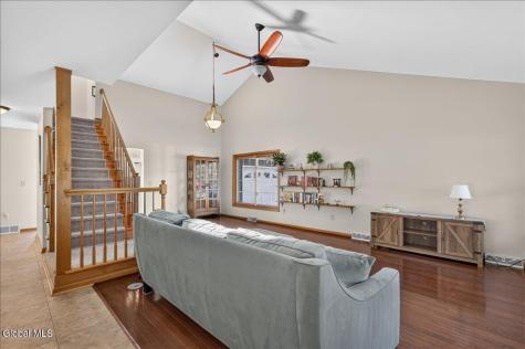 39 Victoria Way Albany NY 12209