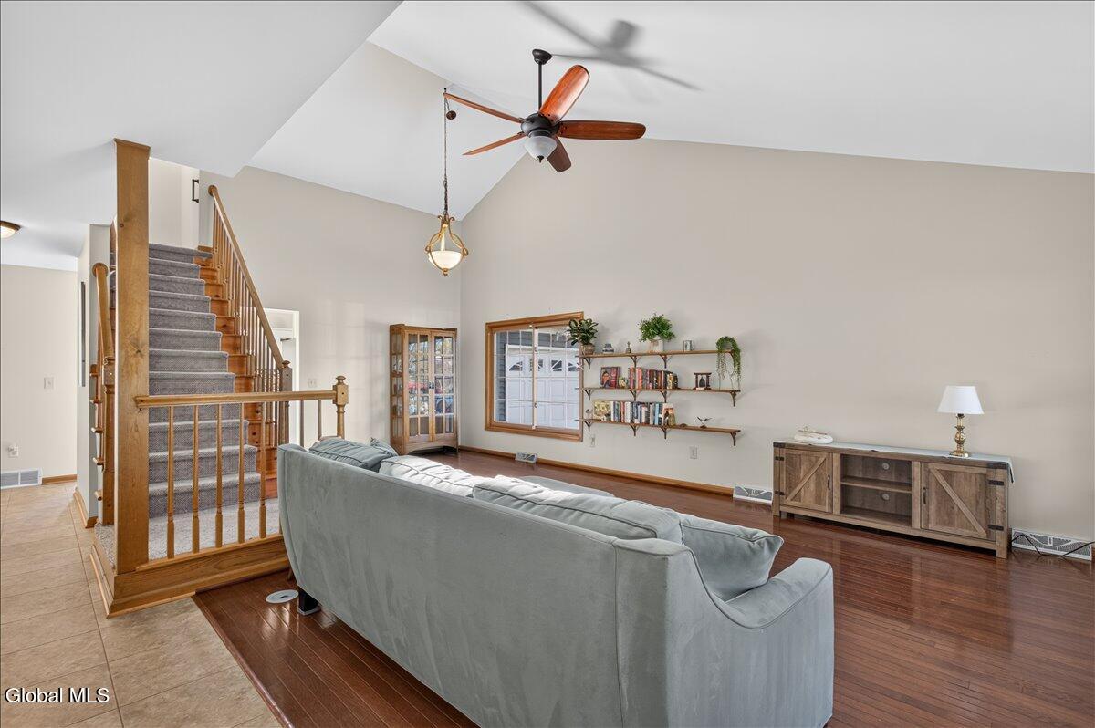 39 Victoria Way Albany NY 12209