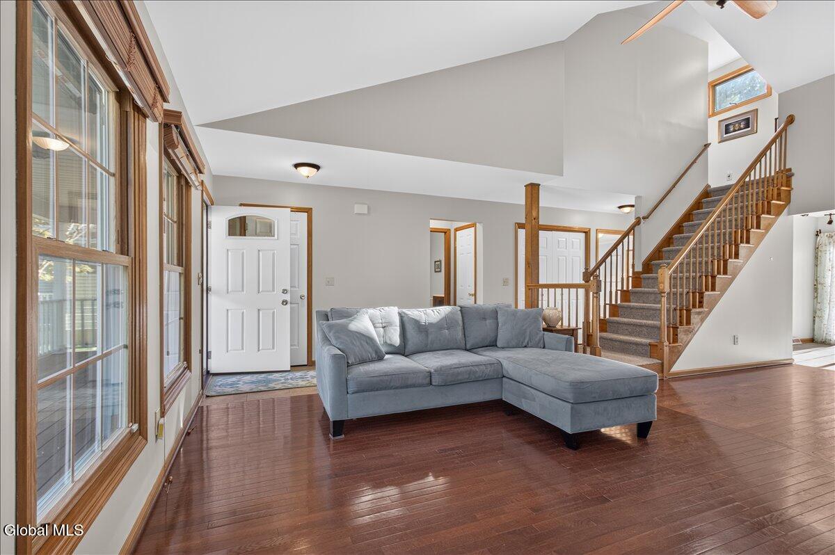 39 Victoria Way Albany NY 12209
