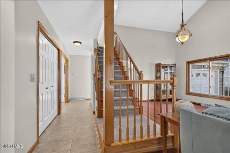 39 Victoria Way Albany NY 12209