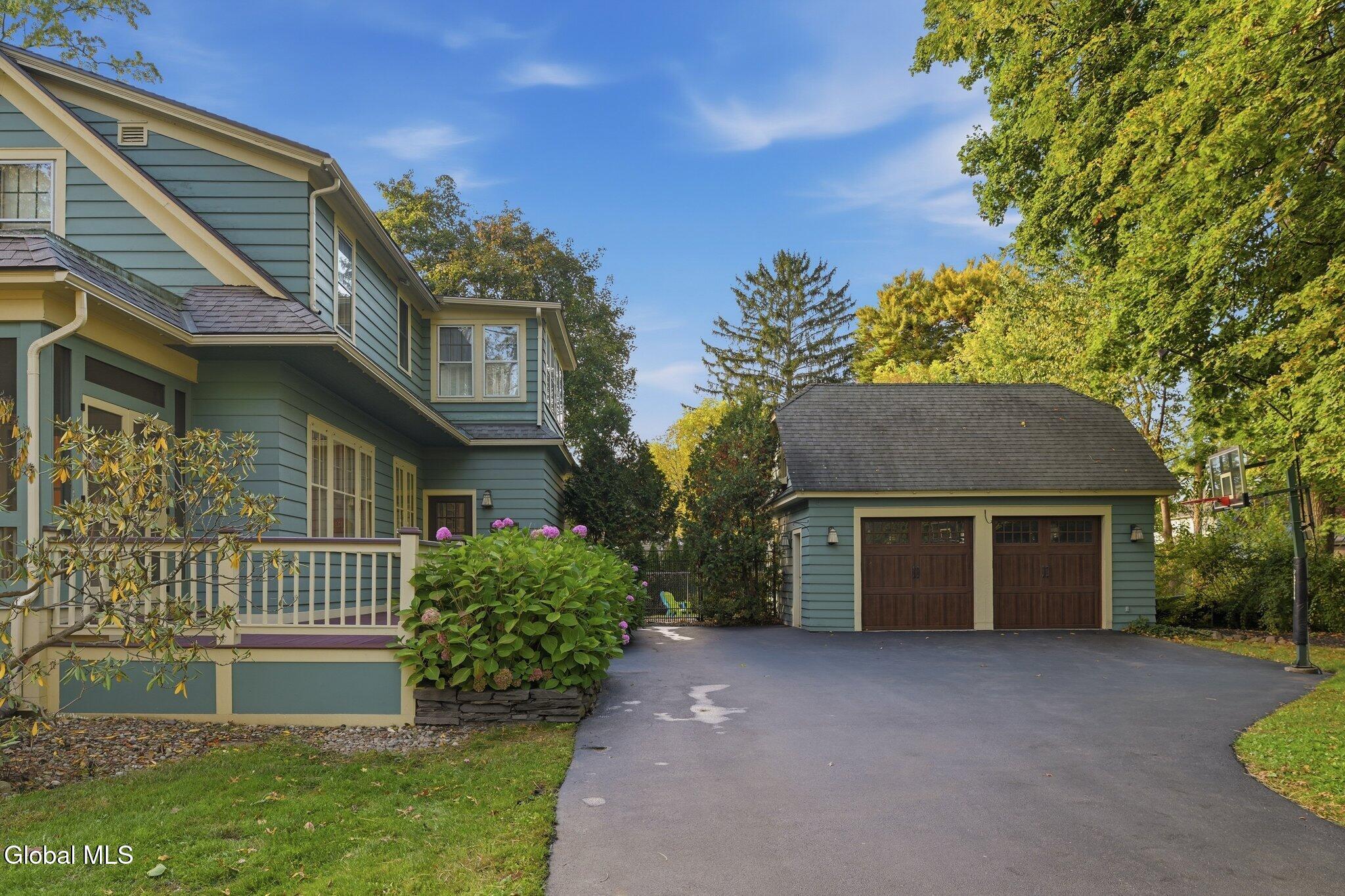 802 Charles Street Schenectady NY 12302