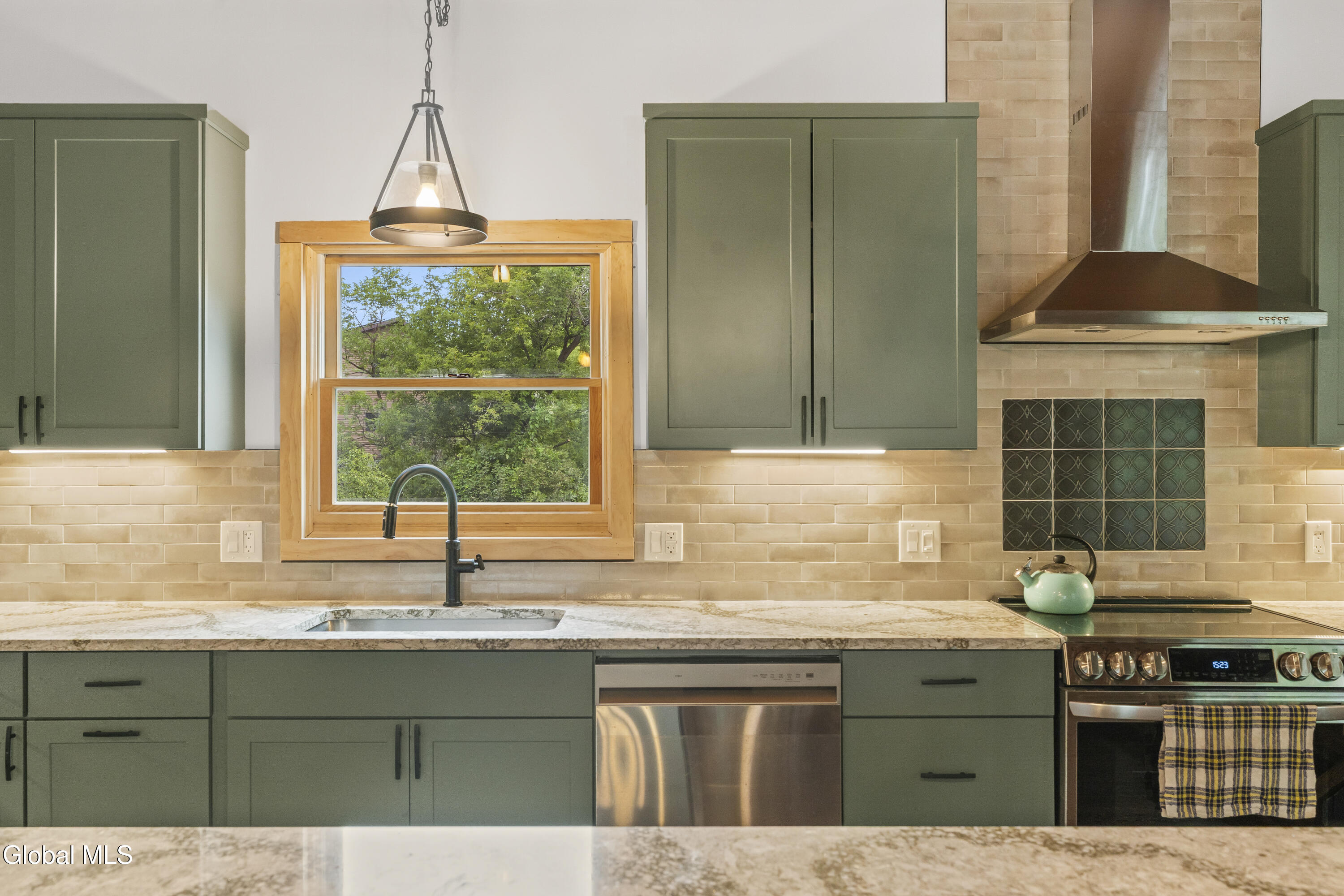 28 Juniper Lane Athens NY 12015